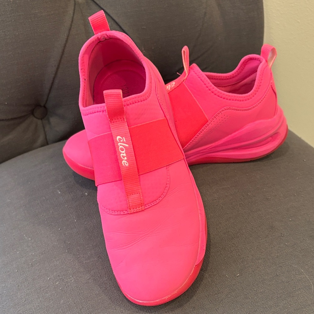 Clove Solo Hot Pink